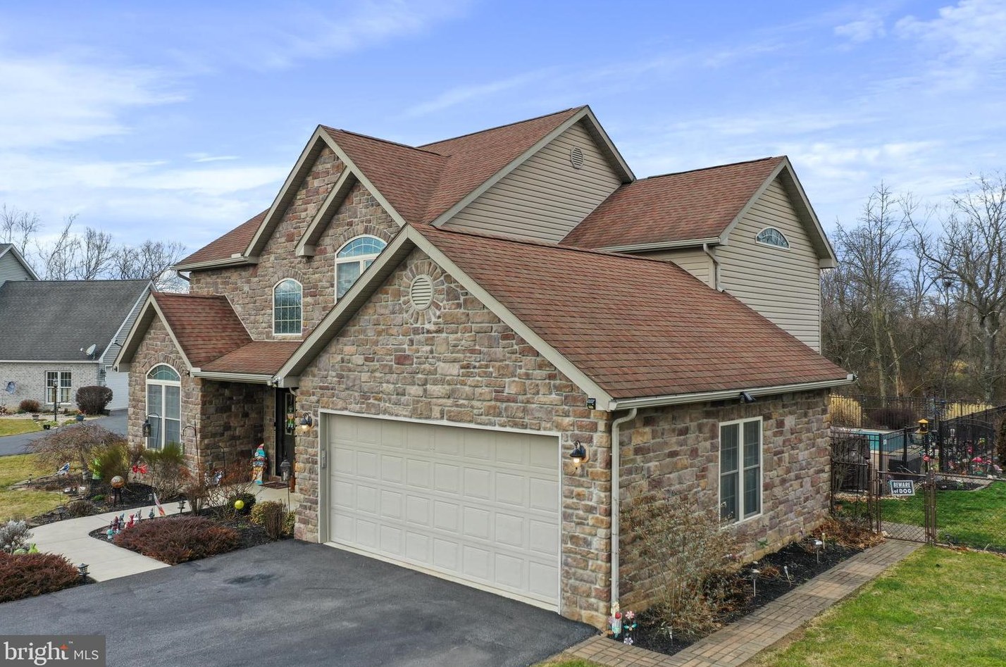 180 Buckingham Dr, Chambersburg PA  17201-8370 exterior