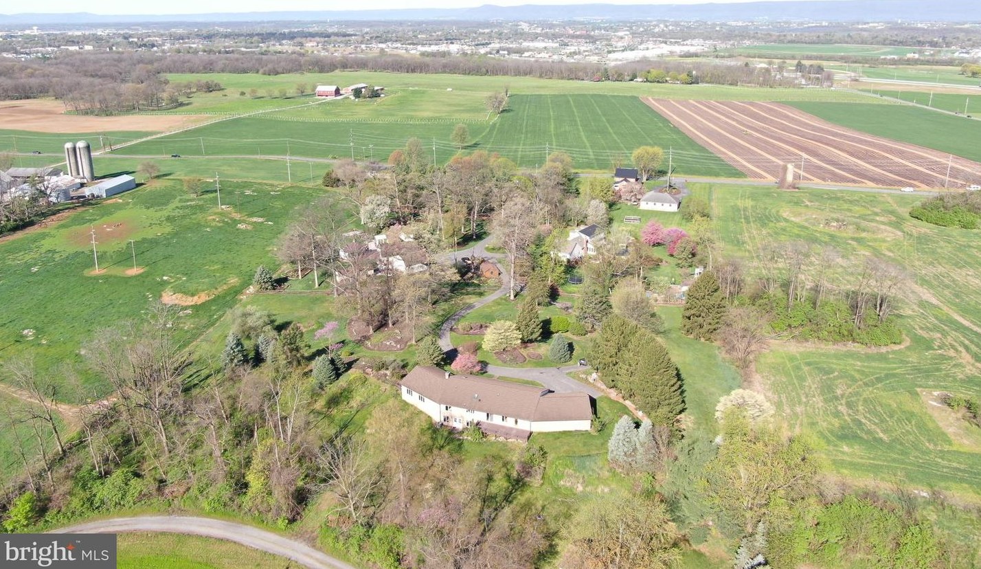 1264 Mower Rd, Chambersburg PA  17202-8154 exterior