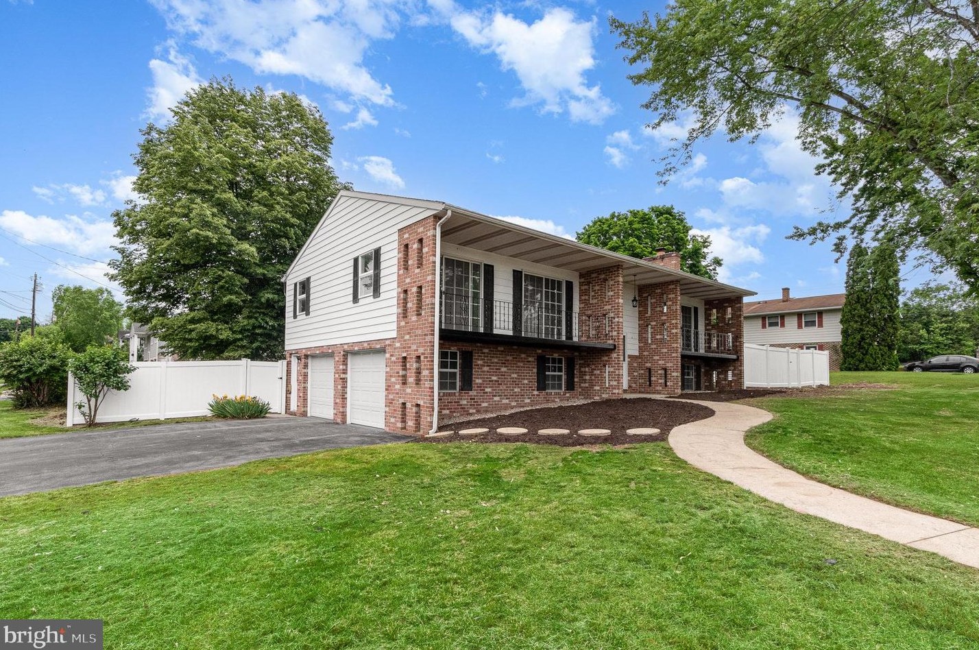 55 Linwood Dr, Chambersburg PA  17202-8682 exterior