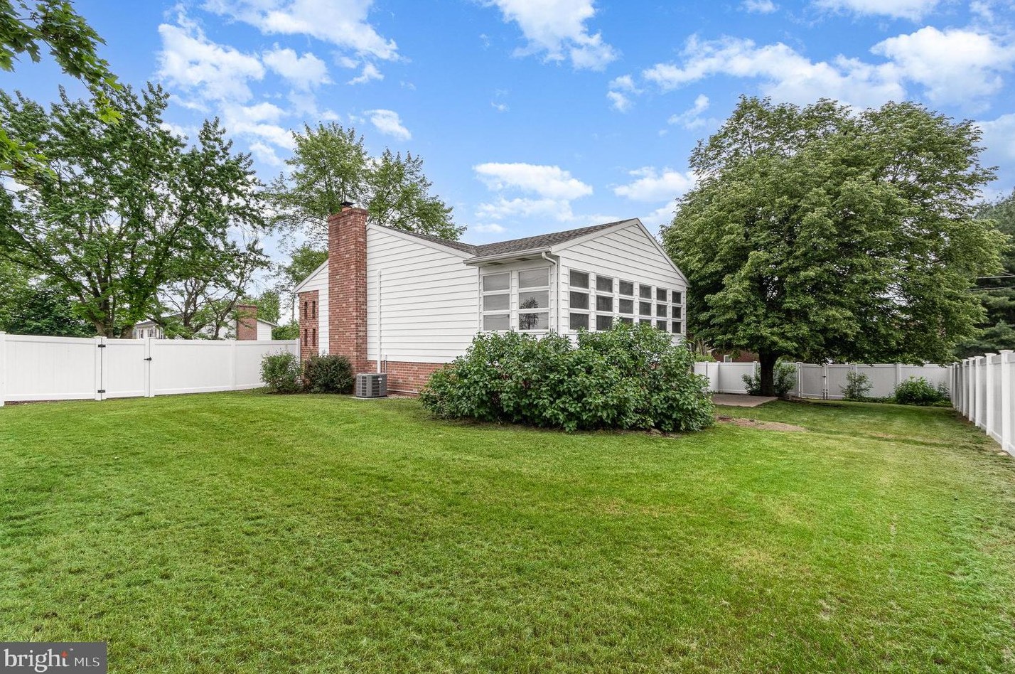 55 Linwood Dr, Chambersburg PA  17202-8682 exterior