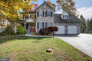642 Eric Dr, Shippensburg, PA 17257 - Photo 1