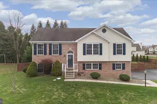 160 Eleah's Crossing, Greencastle, PA 17225 - Photo 3