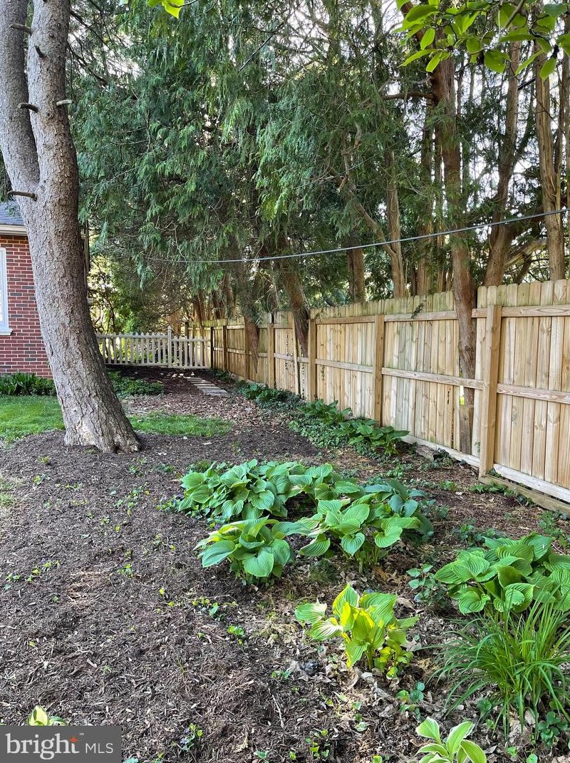 5975 Leebel Rd, East Petersburg PA  17520-1512 exterior