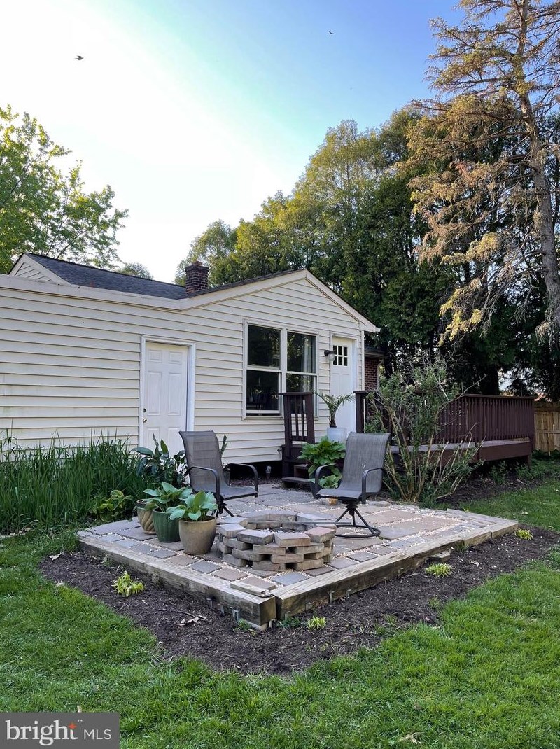 5975 Leebel Rd, East Petersburg PA  17520-1512 exterior