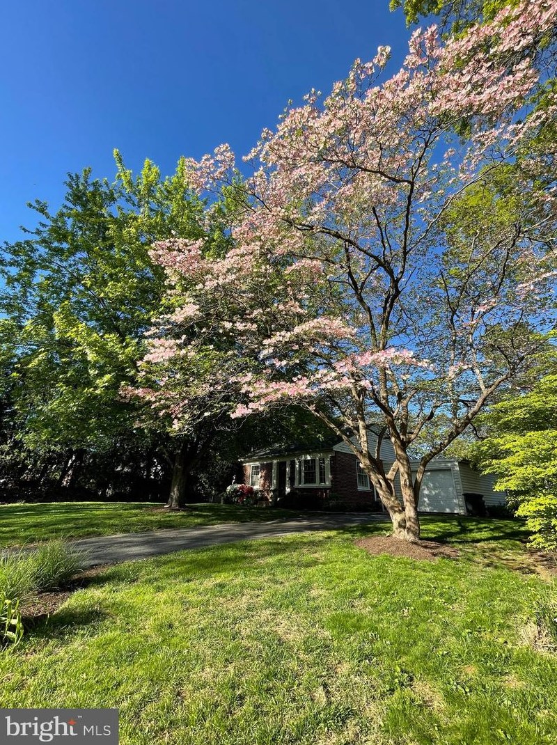 5975 Leebel Rd, East Petersburg PA  17520-1511 exterior