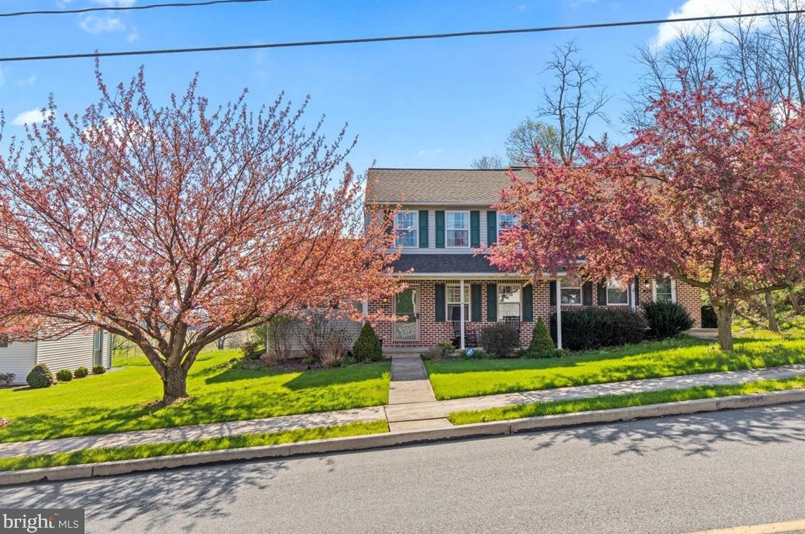 497 9th St, Akron PA  17501-1458 exterior