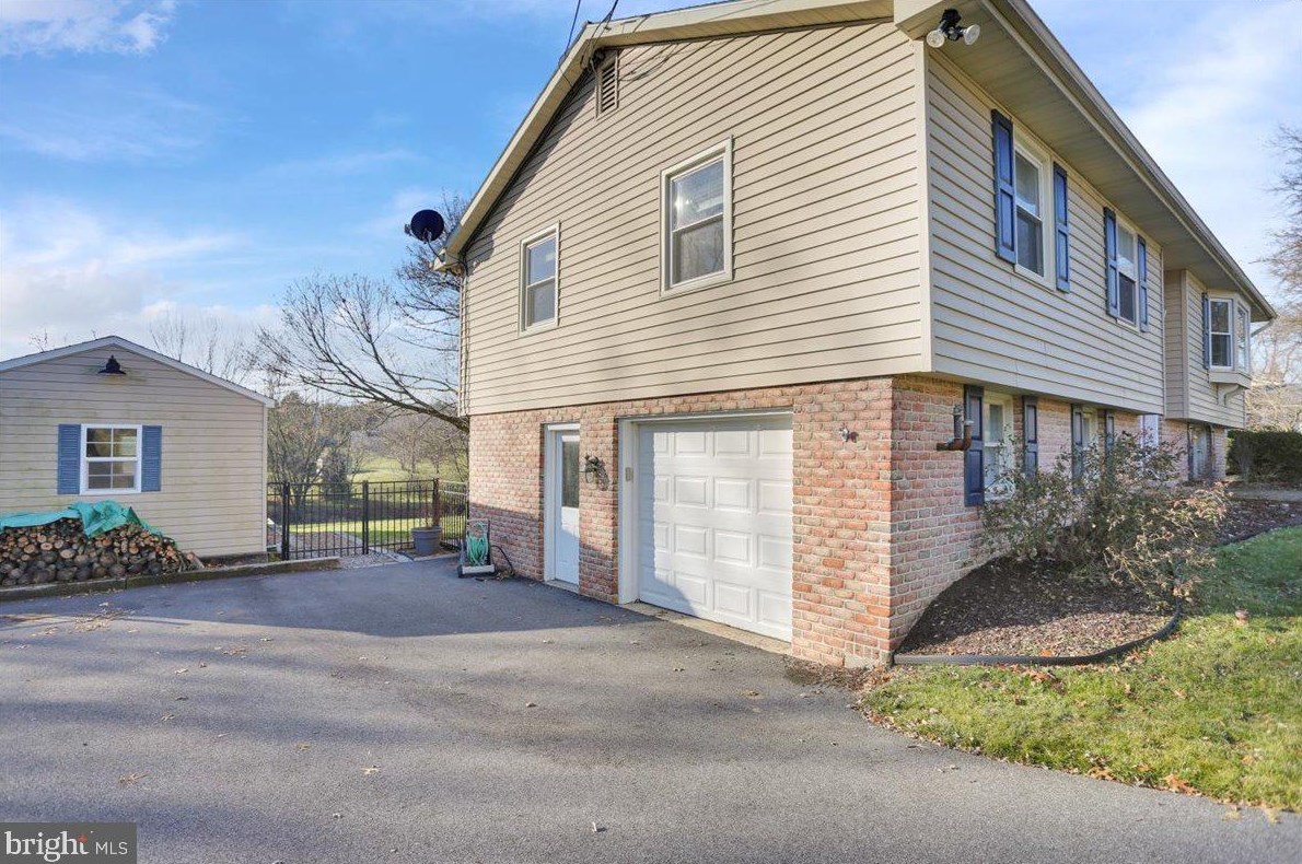350 Lakeview Dr, Old Line PA  17545-9233 exterior