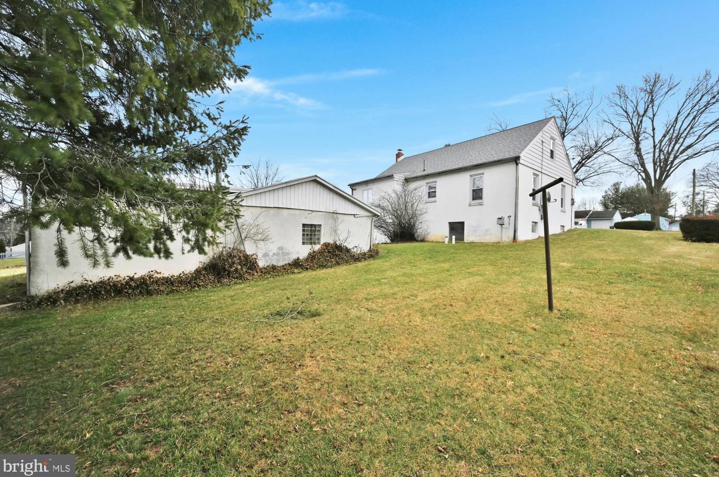 14 Conestoga Vw Dr, Akron PA  exterior