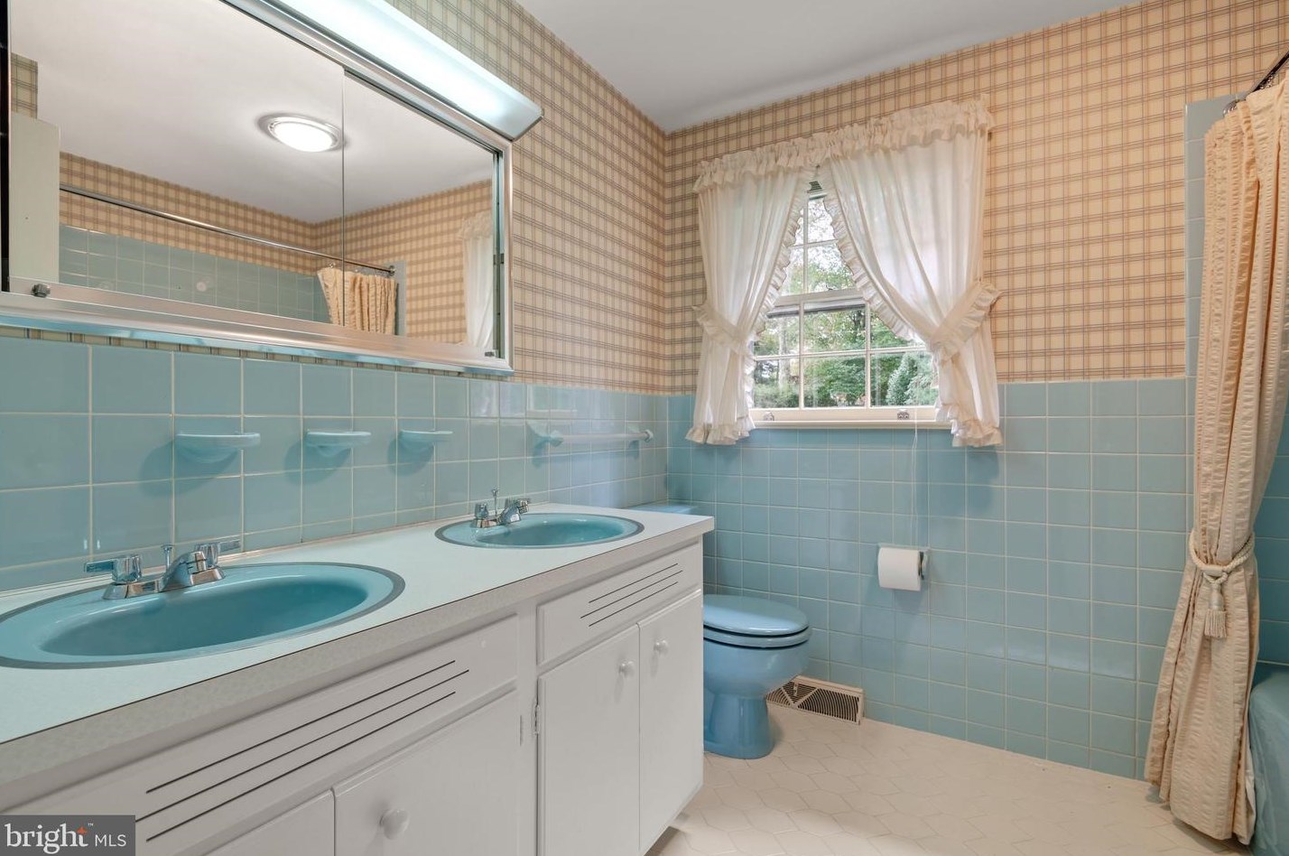 1420 Meadowbrook Rd, Lancaster, PA 17603