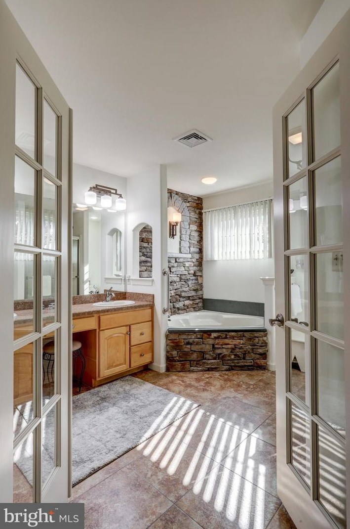 761 Heather Rdg, Old Line PA  17545-8552 exterior
