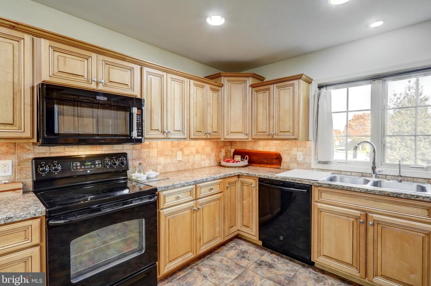 761 Heather Rdg, Old Line PA  17545-8552 exterior