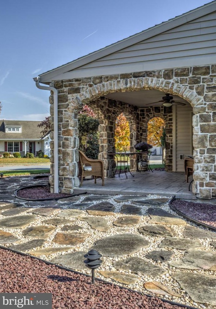 761 Heather Rdg, Old Line PA  17545-8552 exterior
