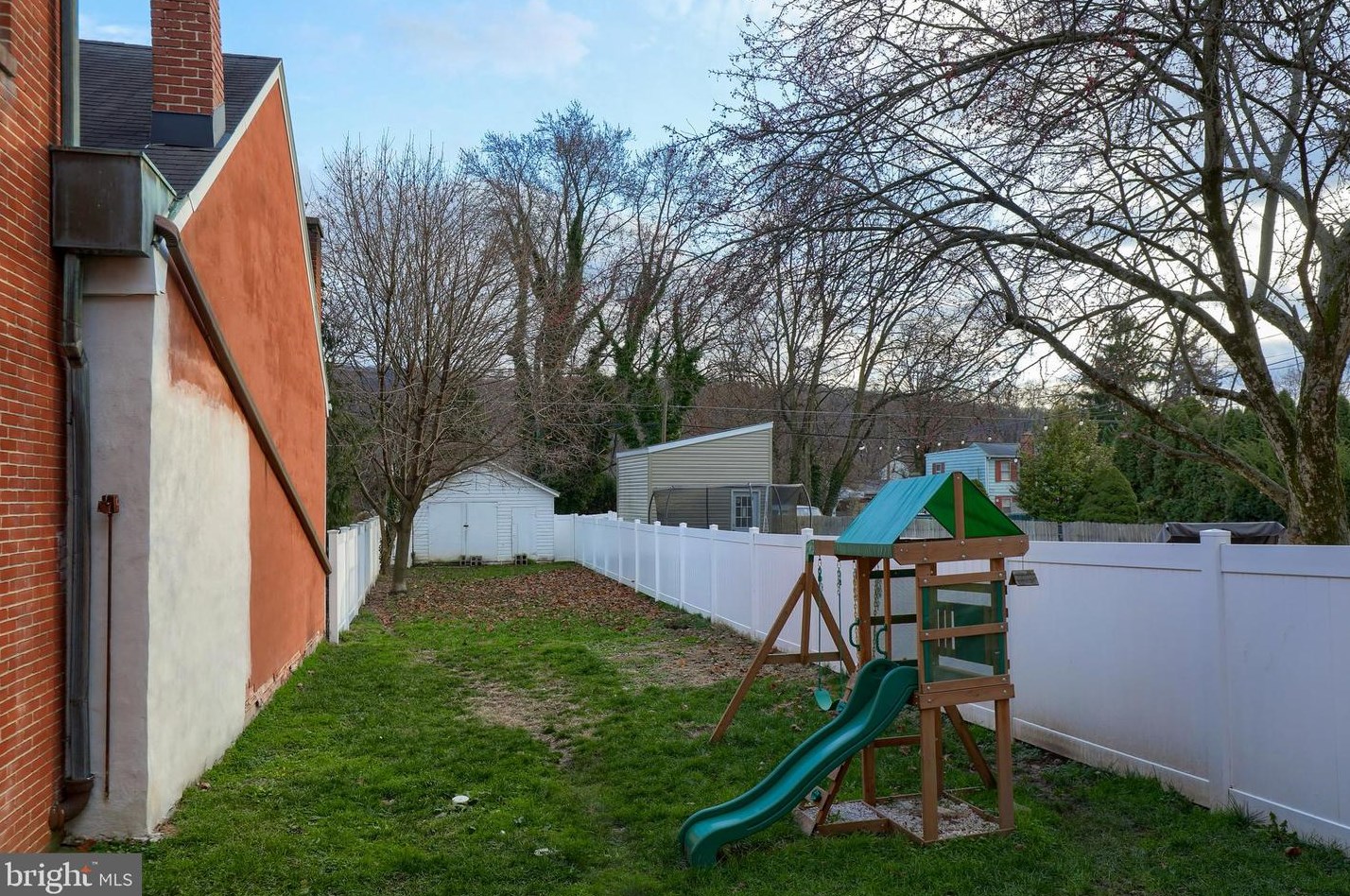 235 Market St, Marietta PA  17547-1533 exterior