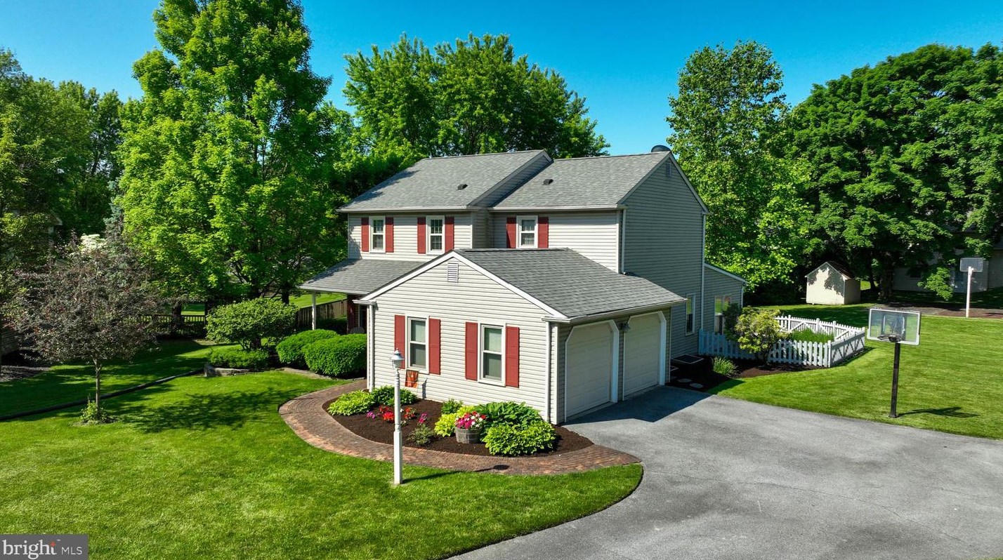 1517 Edinborough Cir, Landisville PA  17538-1364 exterior