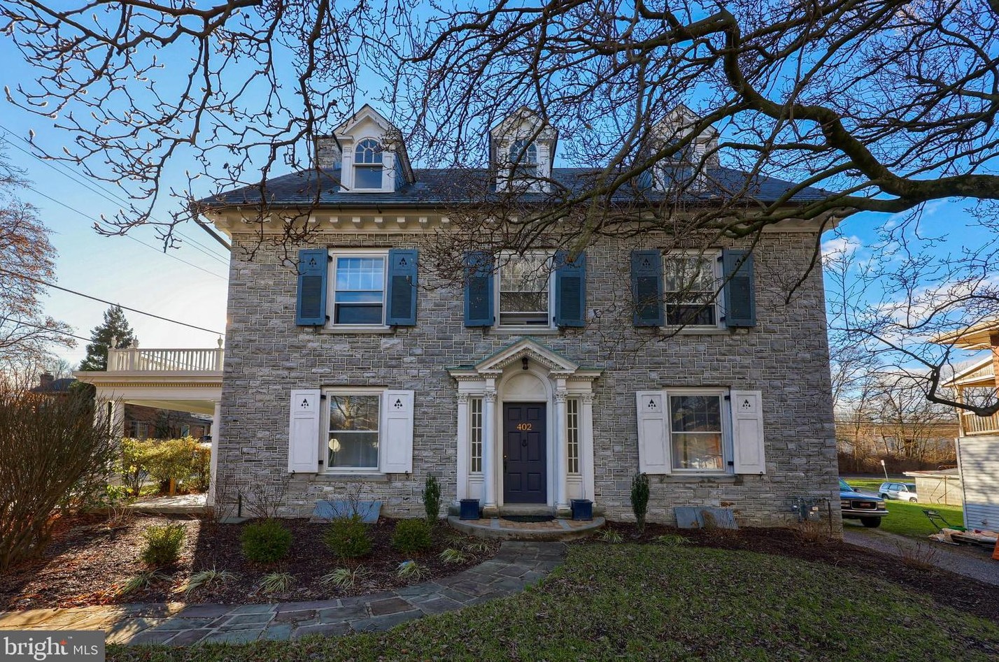 402 State St, Ephrata PA  17522-2102 exterior