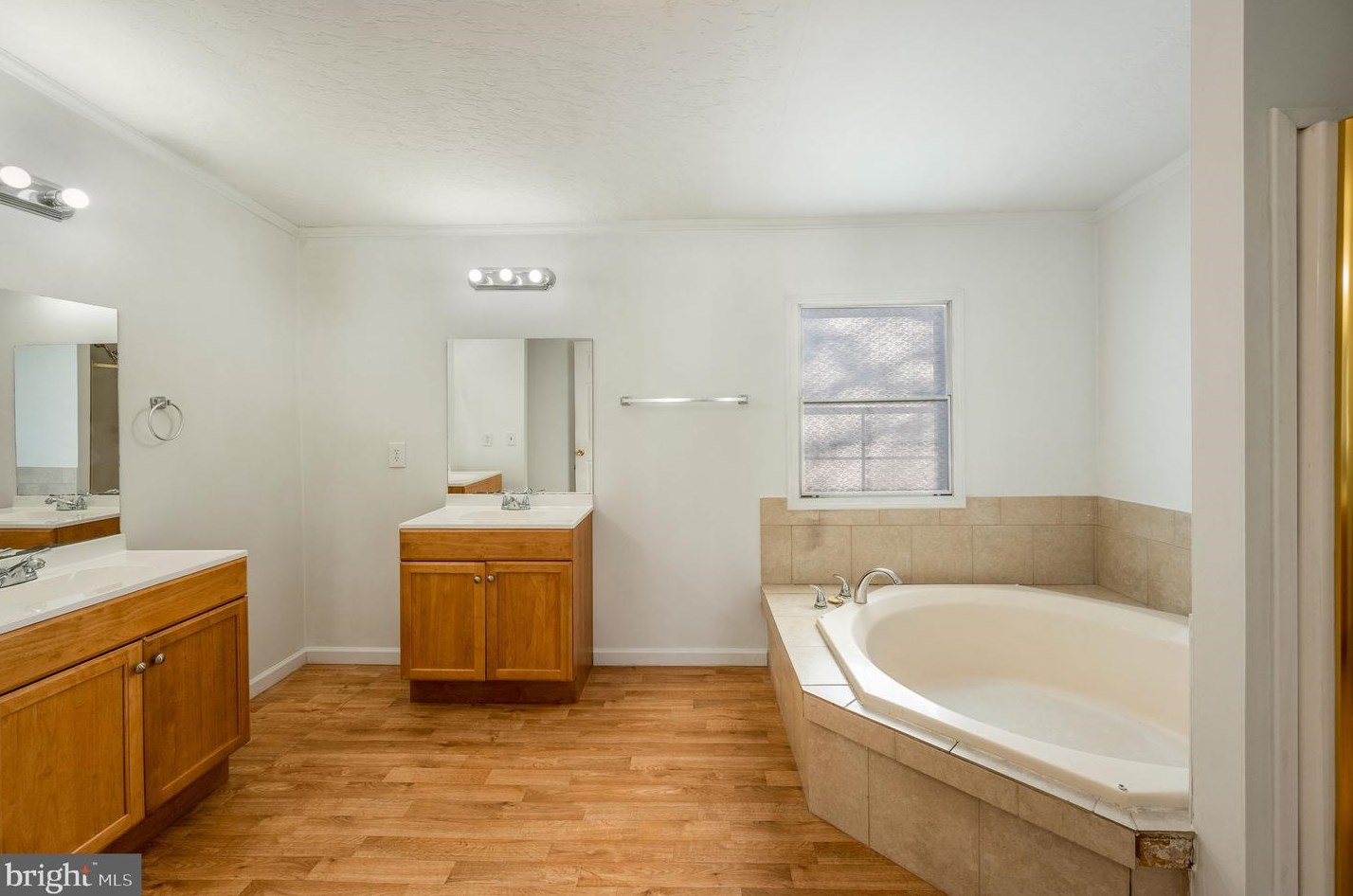 211 Fawn Meadow Xing, Lancaster PA  17603-2193 exterior