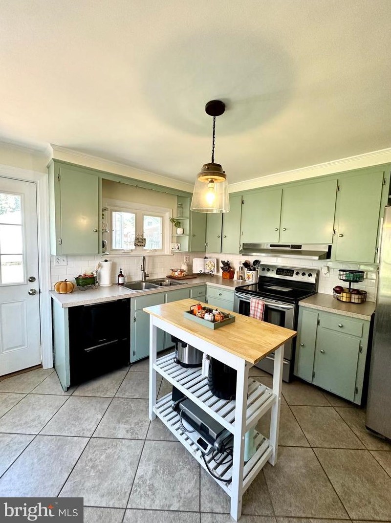 465 State St, Ephrata PA  17522-2104 exterior