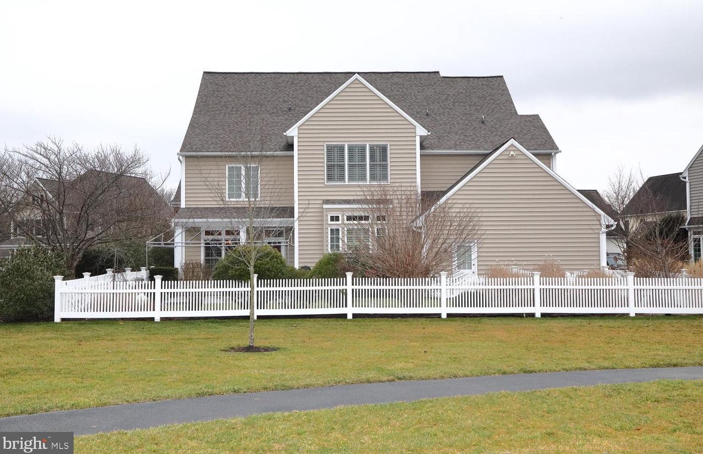 1420 Banner Dr, Lancaster PA  17601-4580 exterior