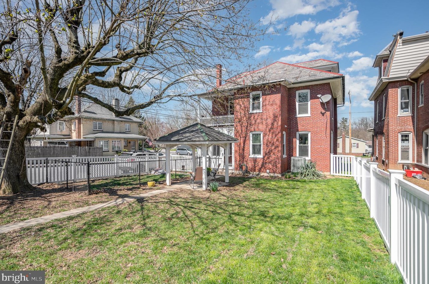746 State St, Ephrata PA  17522-2342 exterior