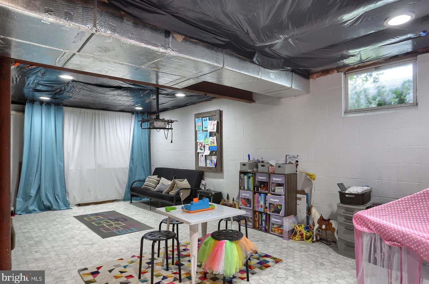 12 Townsend Ct, Lancaster PA  17603-6797 exterior