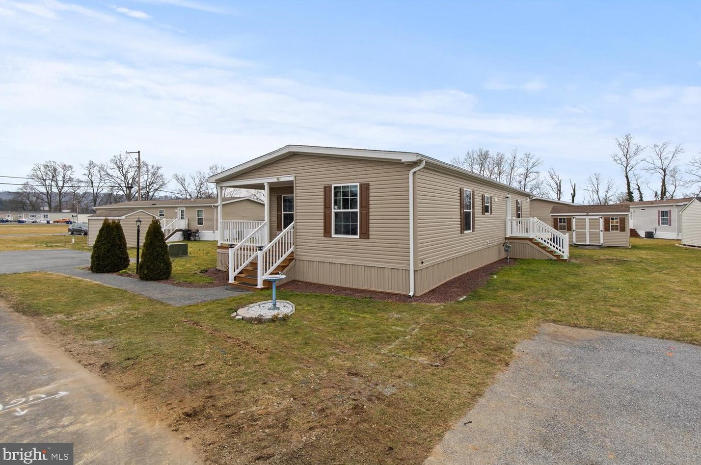 3 Amber Cir, Groffdale PA  17557-8717 exterior