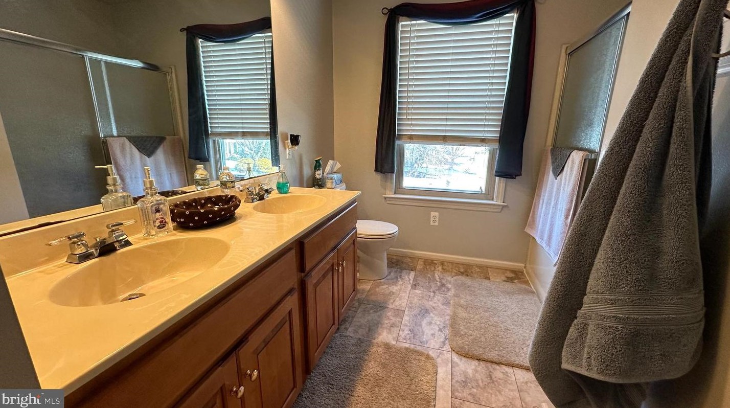 209 Southridge Dr, Lancaster PA  17602-4154 exterior