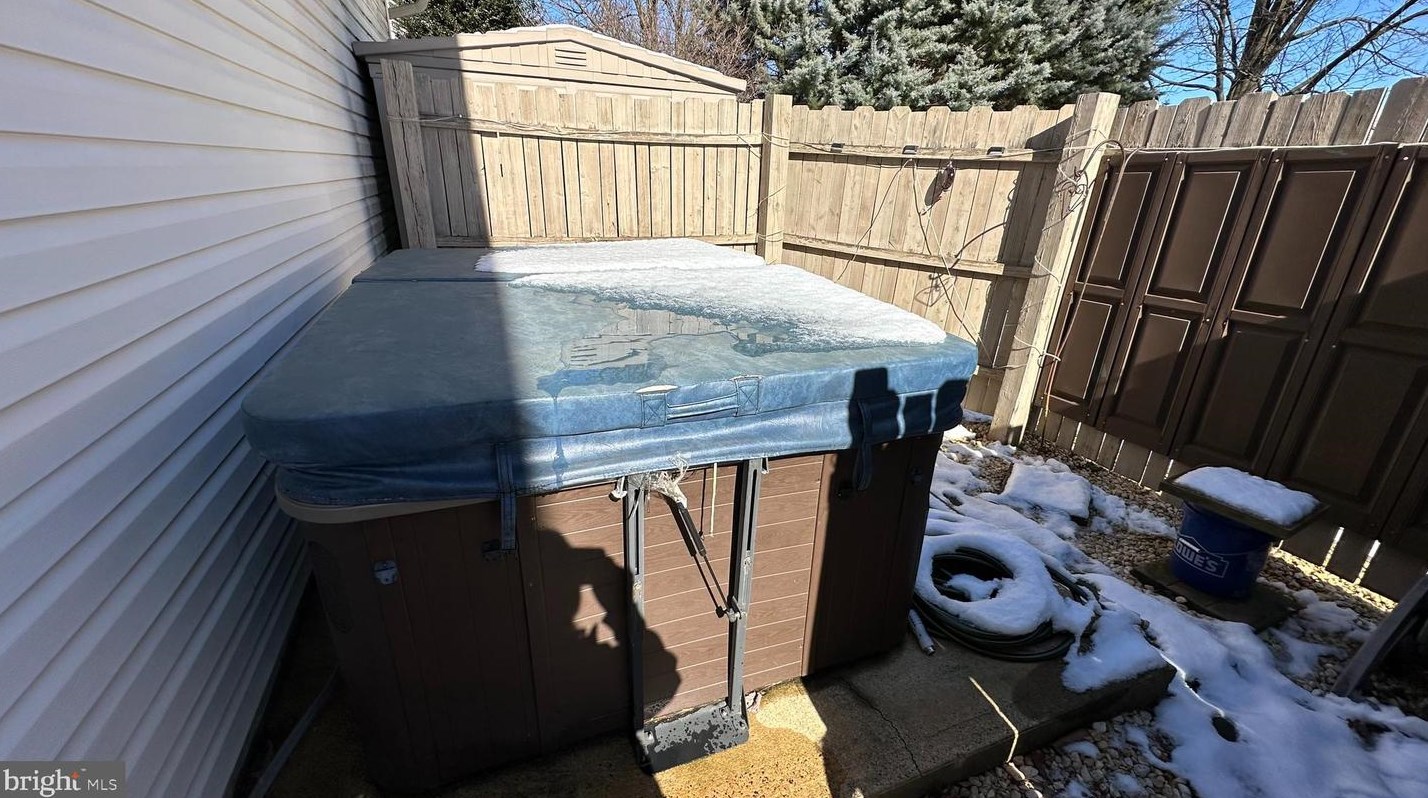 209 Southridge Dr, Lancaster PA  17602-4154 exterior