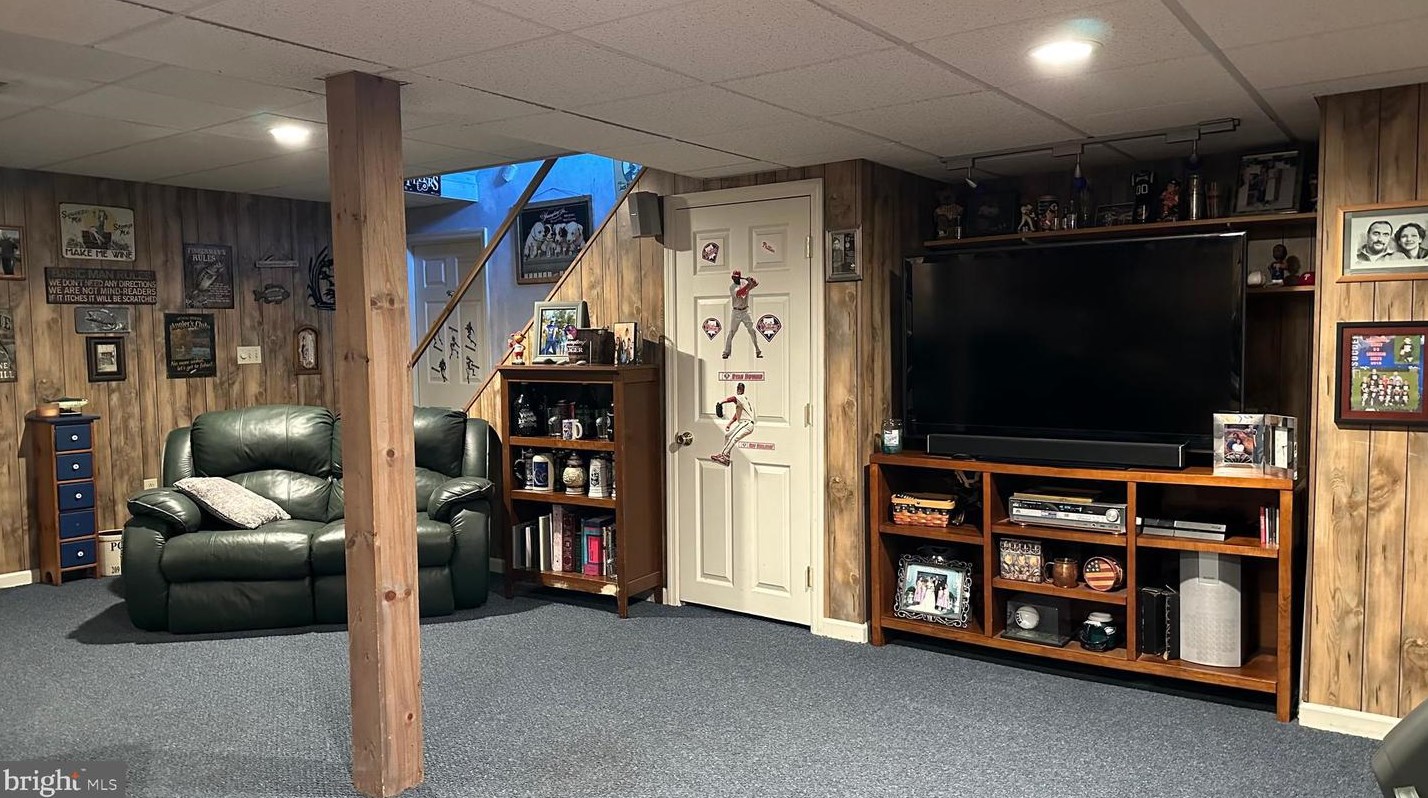 209 Southridge Dr, Lancaster PA  17602-4154 exterior