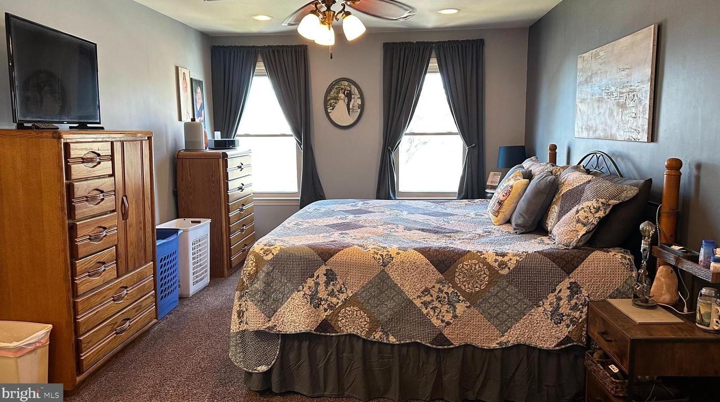 209 Southridge Dr, Lancaster PA  17602-4154 exterior