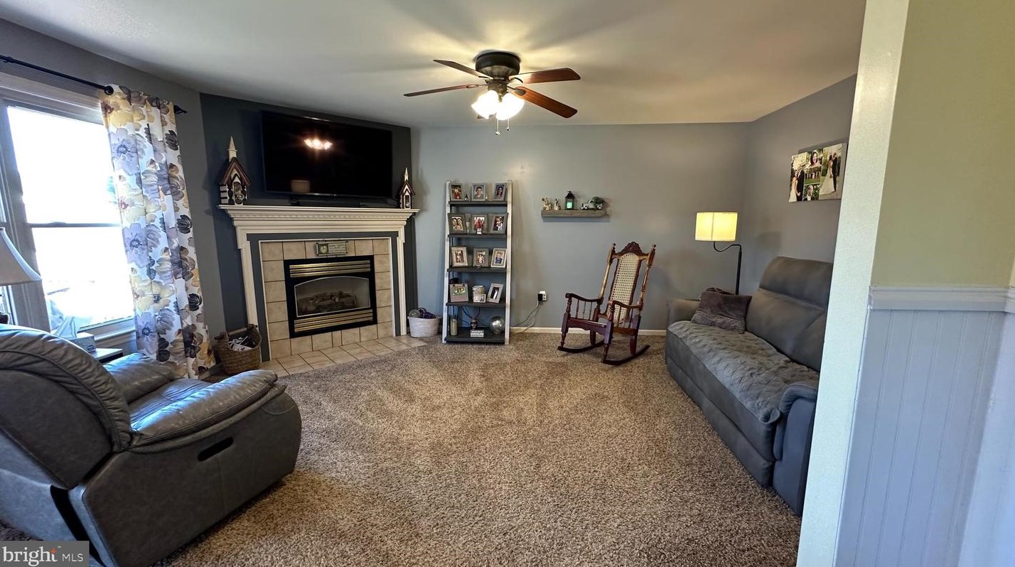 209 Southridge Dr, Lancaster PA  17602-4154 exterior