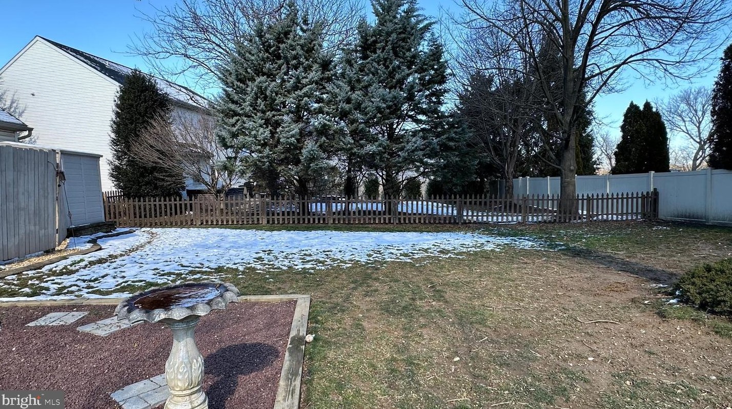 209 Southridge Dr, Lancaster PA  17602-4154 exterior