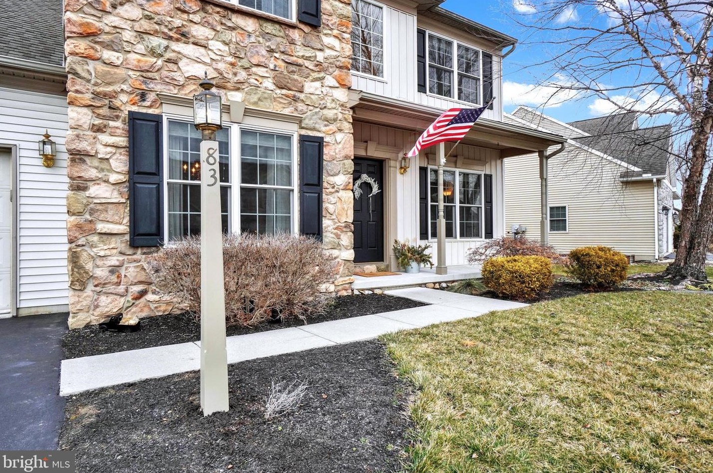 83 Bloomfield Dr, Ephrata PA  17522-9168 exterior