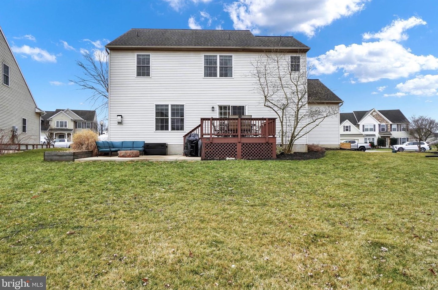 83 Bloomfield Dr, Ephrata PA  17522-9168 exterior