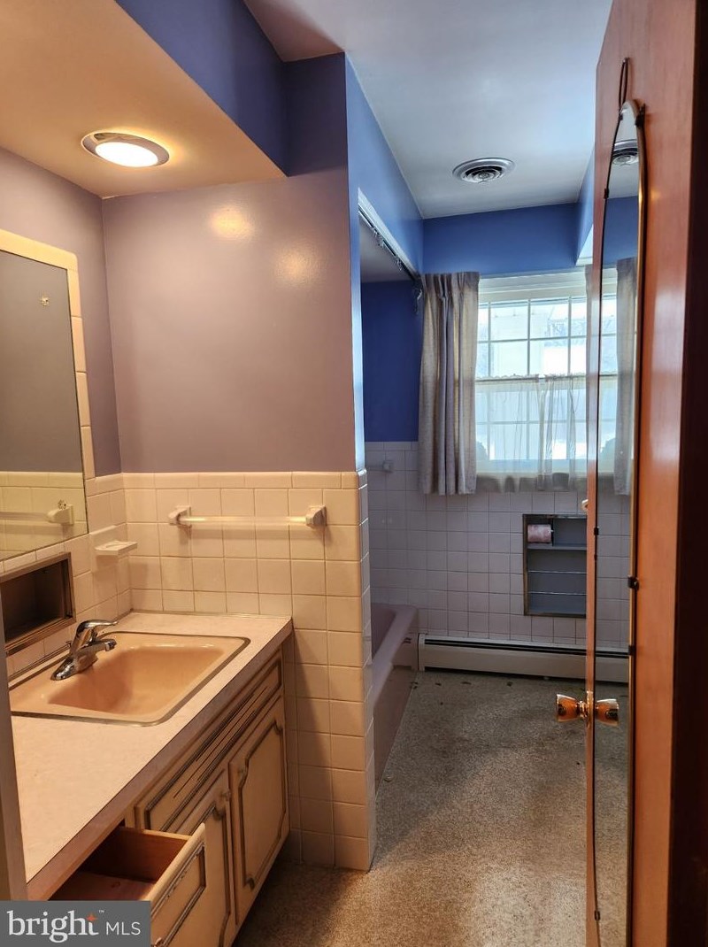 1904 Rockford Ln, Lancaster PA  17601-4922 exterior