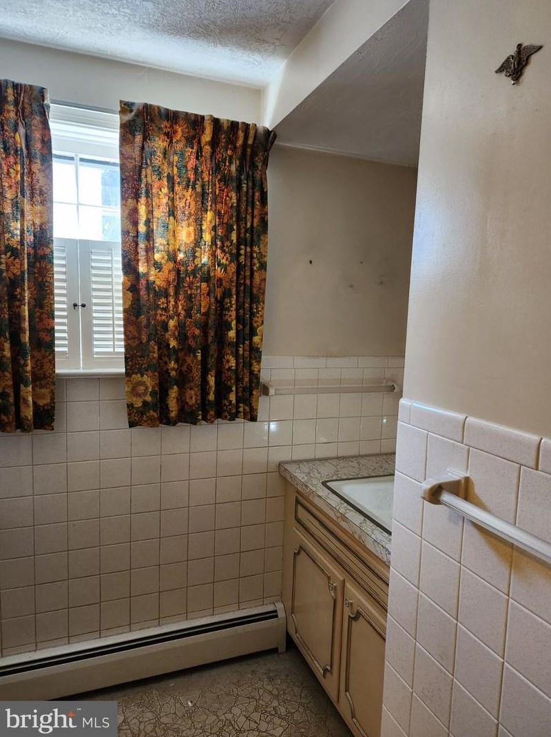 1904 Rockford Ln, Lancaster PA  17601-4922 exterior