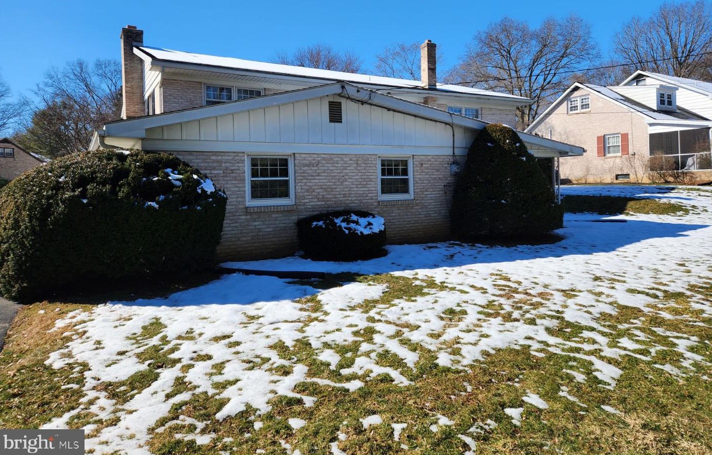 1904 Rockford Ln, Lancaster PA  17601-4922 exterior