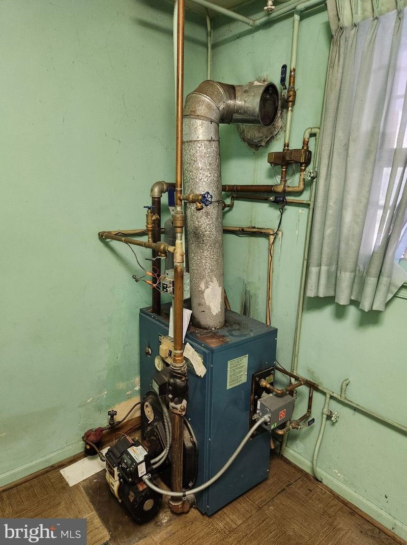 1904 Rockford Ln, Lancaster PA  17601-4922 exterior