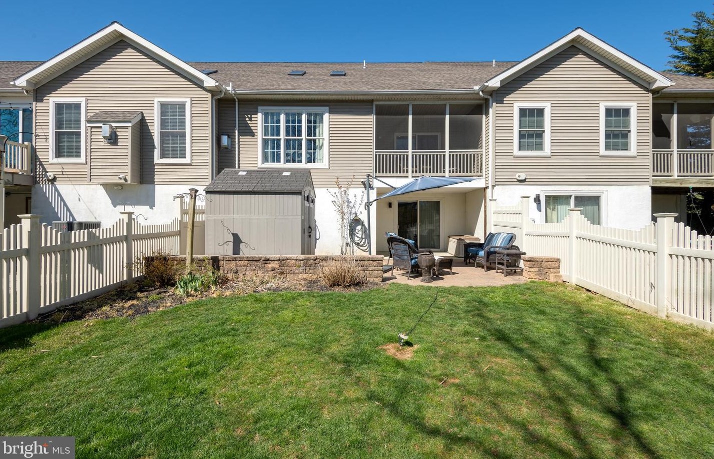 1014 Hammon Ave, Ephrata PA  17522-1896 exterior
