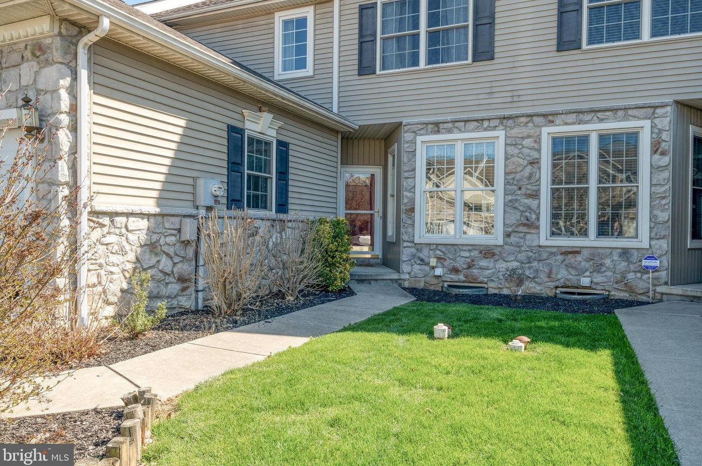 1014 Hammon Ave, Ephrata PA  17522-1896 exterior