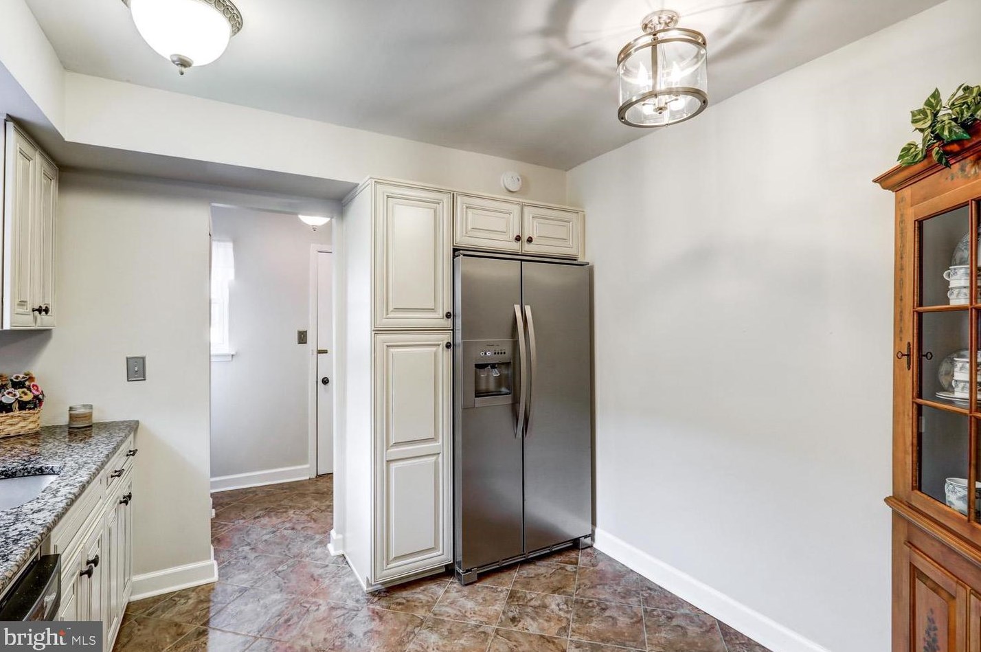 322 Valleybrook Dr, Lancaster PA  17601-4633 exterior