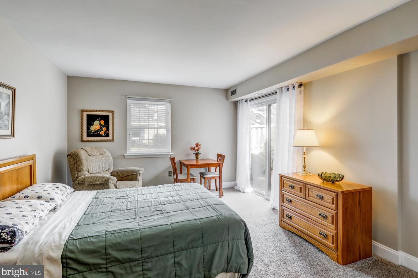 322 Valleybrook Dr, Lancaster PA  17601-4633 exterior