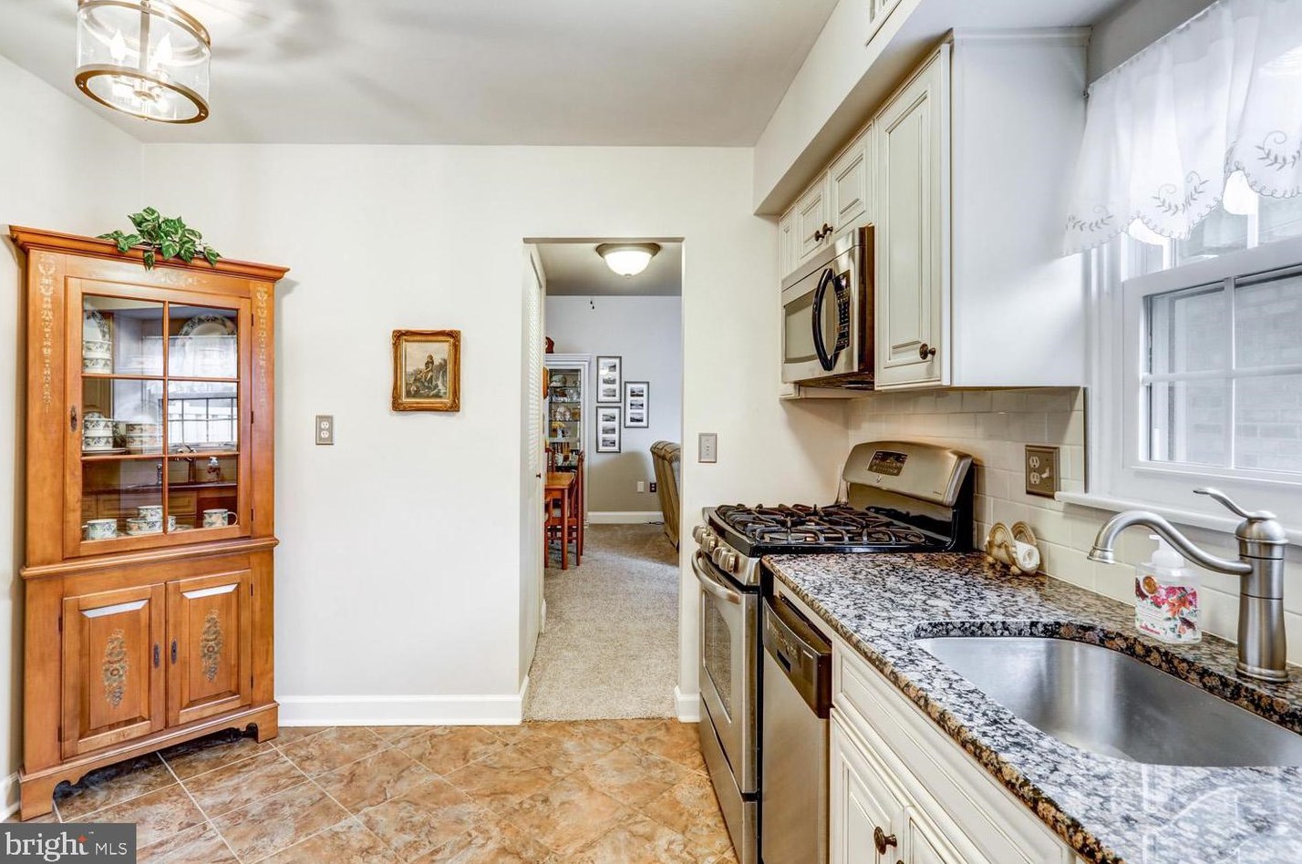 322 Valleybrook Dr, Lancaster PA  17601-4633 exterior