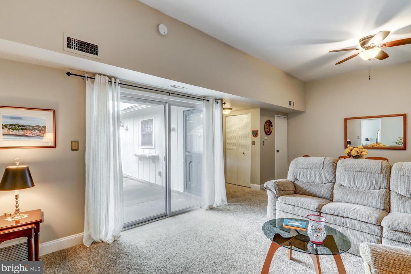 322 Valleybrook Dr, Lancaster PA  17601-4633 exterior