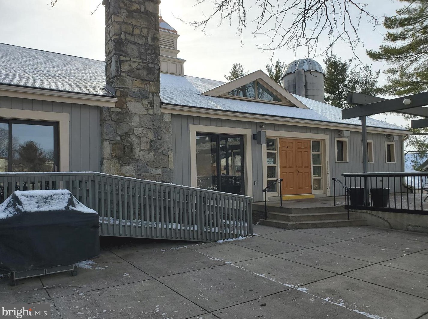 322 Valleybrook Dr, Lancaster PA  17601-4633 exterior