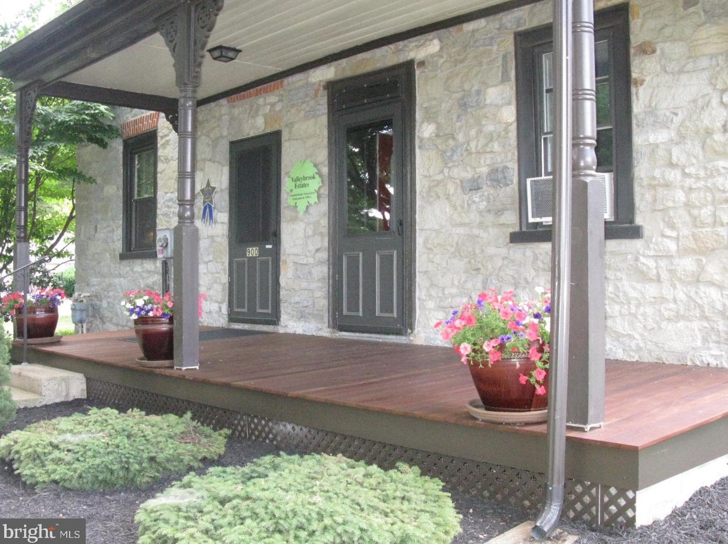 322 Valleybrook Dr, Lancaster PA  17601-4633 exterior