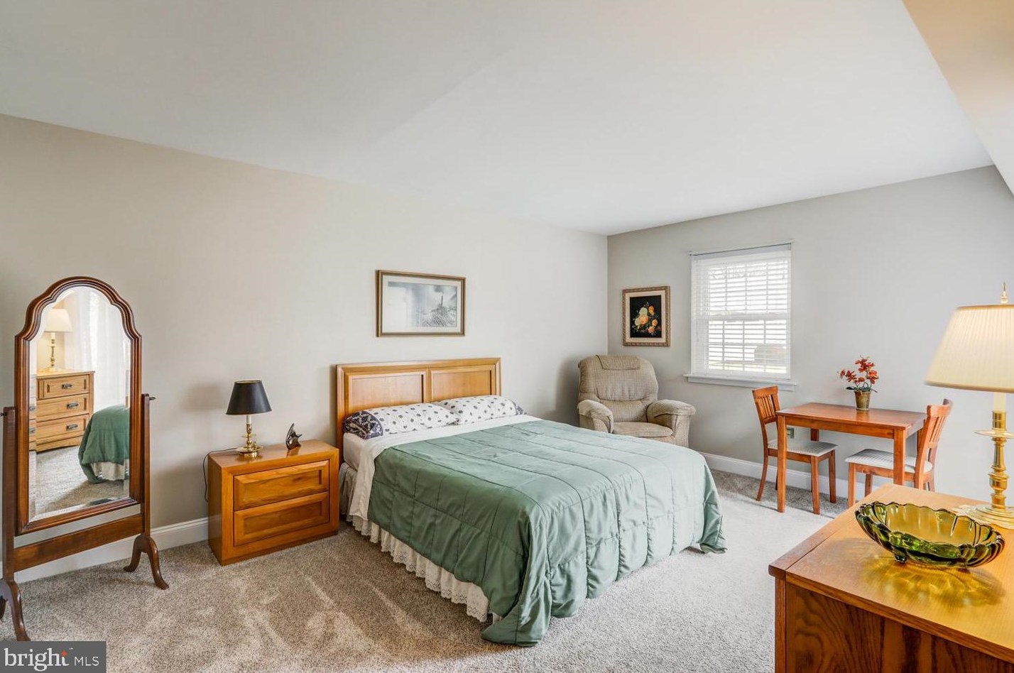 322 Valleybrook Dr, Lancaster PA  17601-4633 exterior