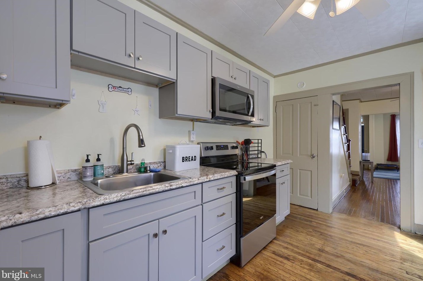 232 Pine St, Lancaster PA  17603-3435 exterior