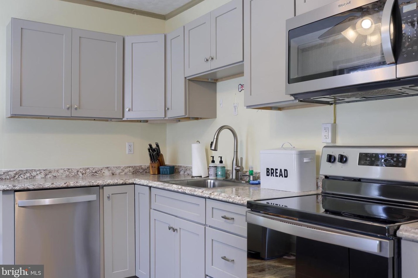 232 Pine St, Lancaster PA  17603-3435 exterior