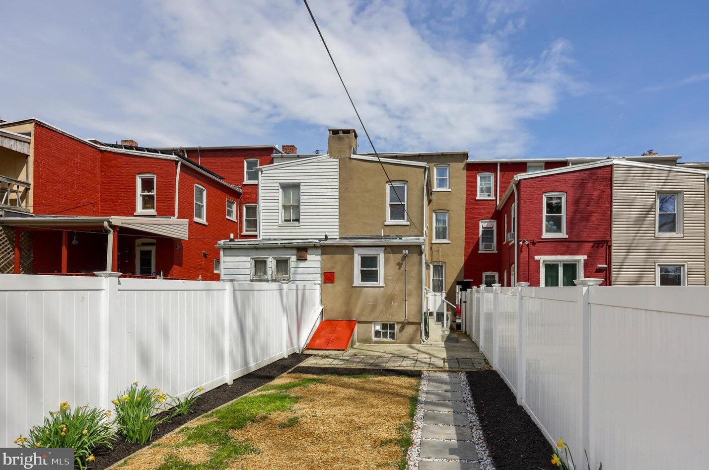 232 Pine St, Lancaster PA  17603-3435 exterior