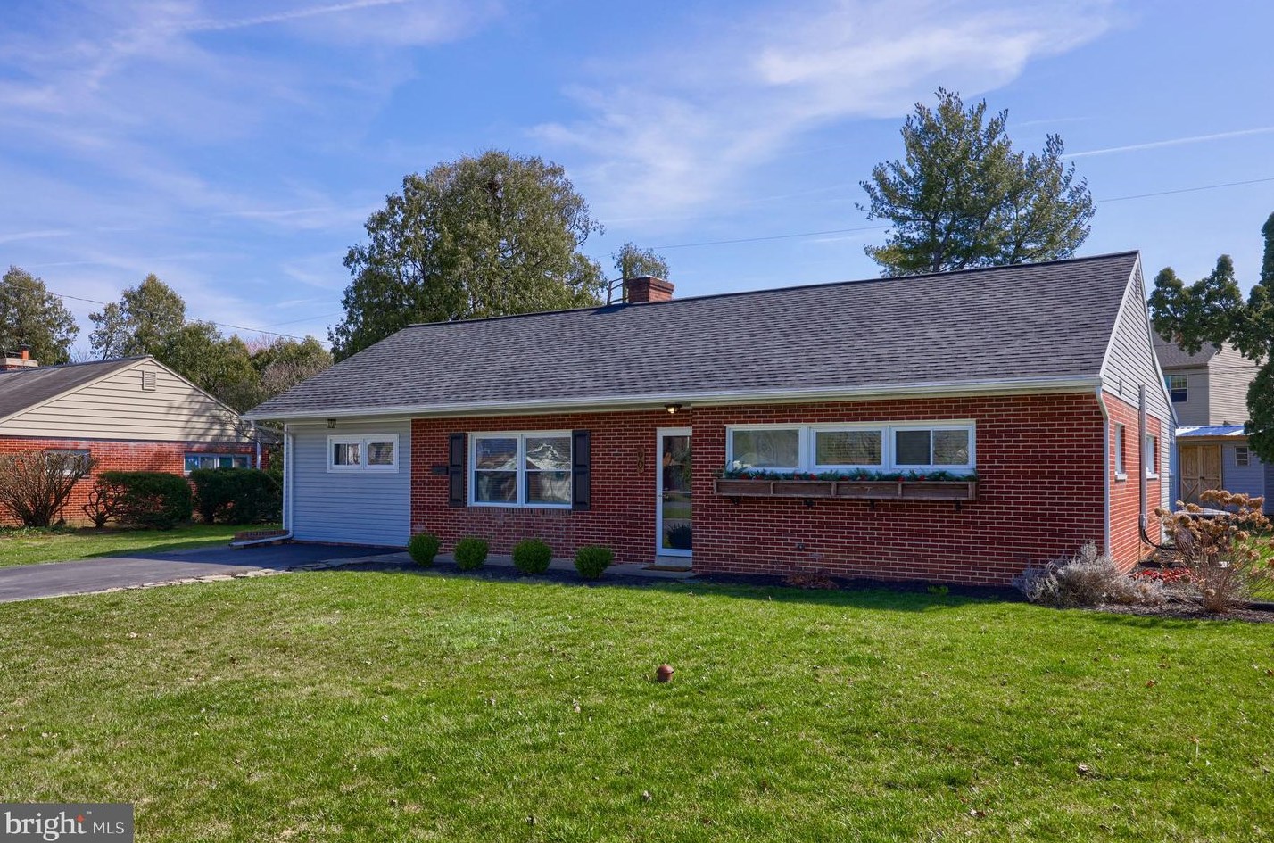 90 Stanley Ave, Landisville PA  17538-1023 exterior
